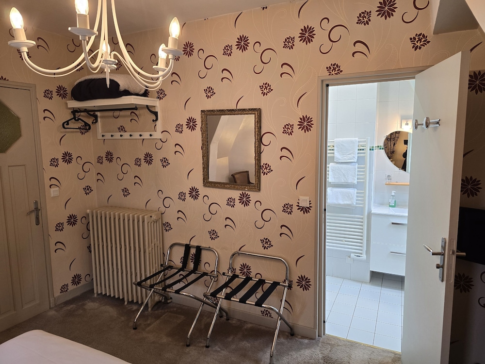Castel Bayeux Guesthouse 5/50