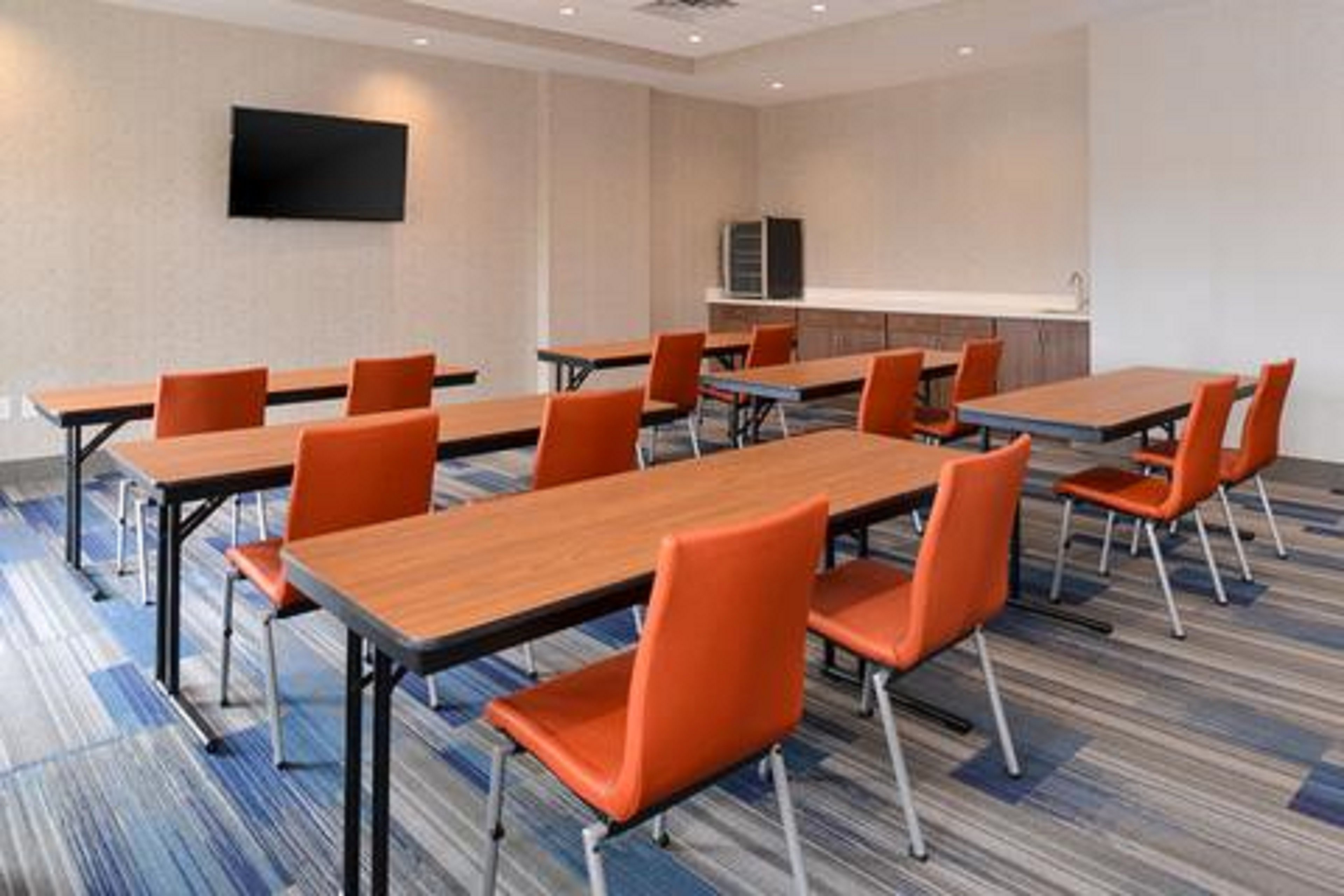 Holiday Inn Express Suites Gainesville Lake Lanier Area 52/59