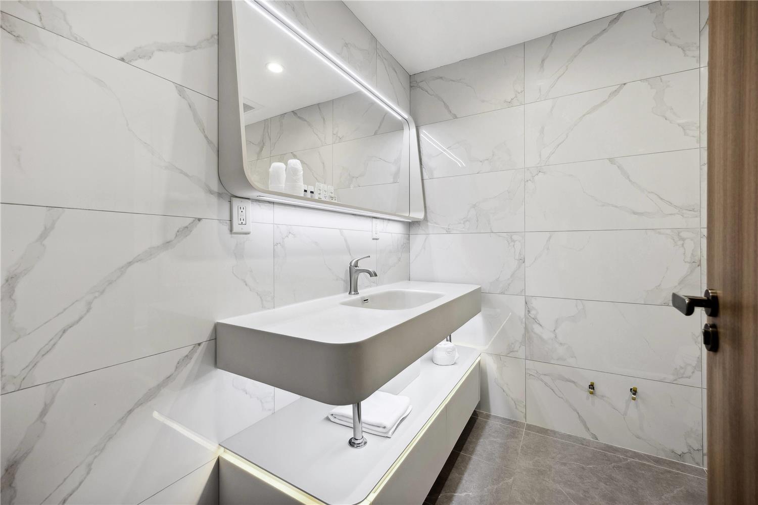Ramada by Wyndham Flushing Queens 30/35