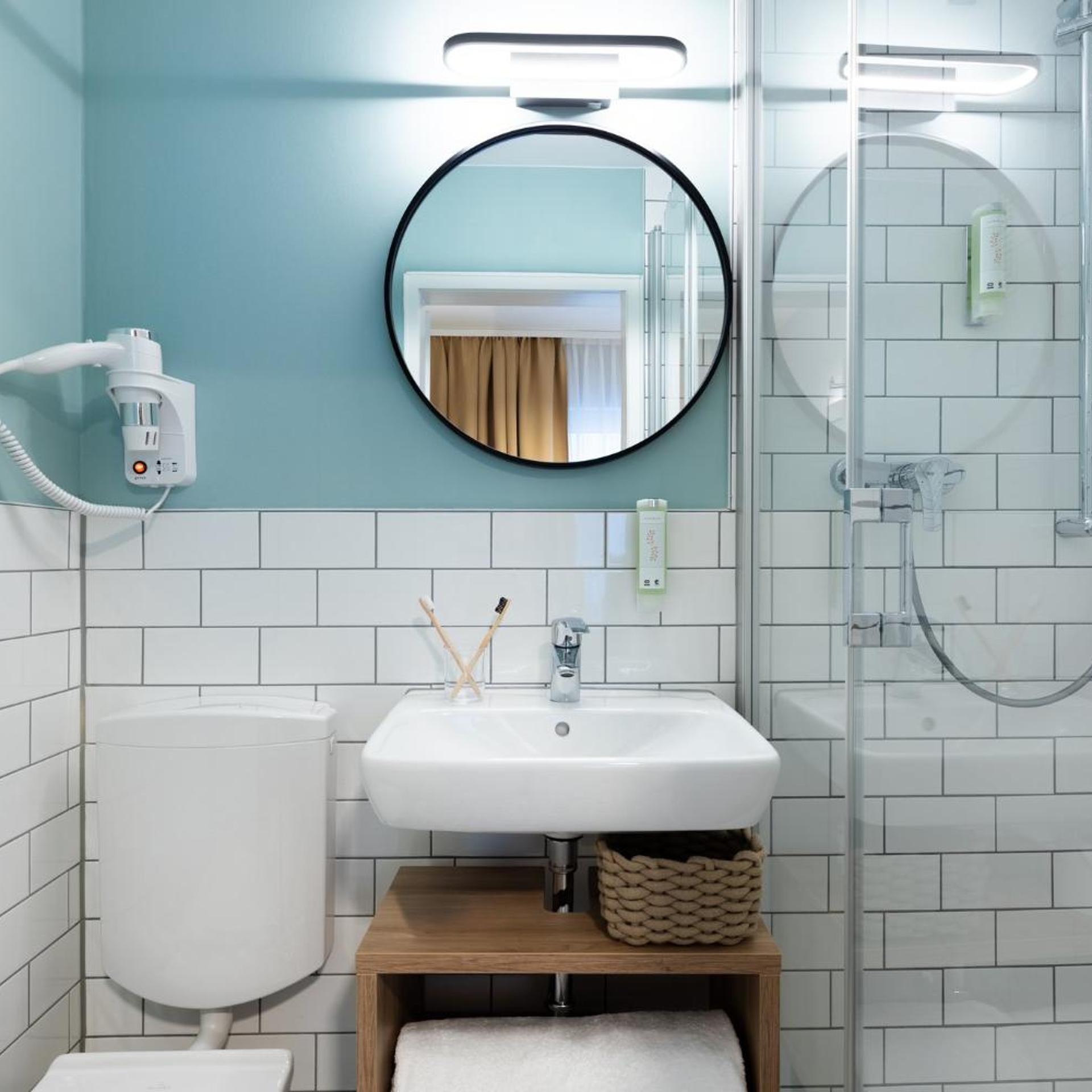 غرفة قياسية بسرير كينج، Garner Hotel Cologne - Engelbertz By IHG 5/6