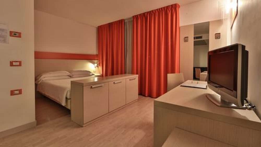 APARTMENT, QUEEN BED, SOFA, ANNEX