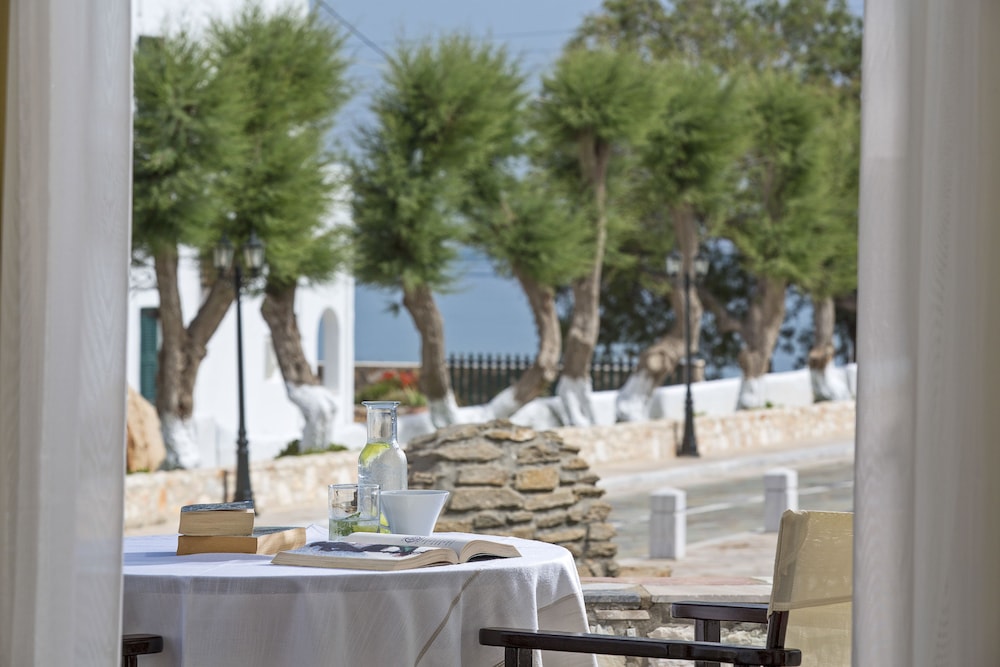 Contaratos Beach Hotel 24/50