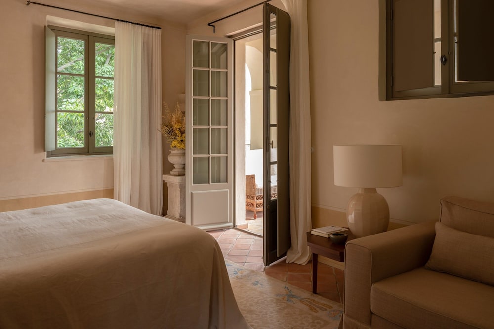 Suite, King Bed, Balcony