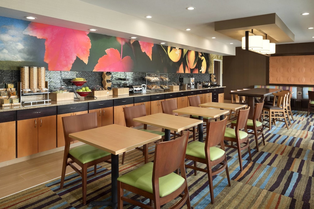 Fairfield Inn & Suites Hartford Manchester 25/29