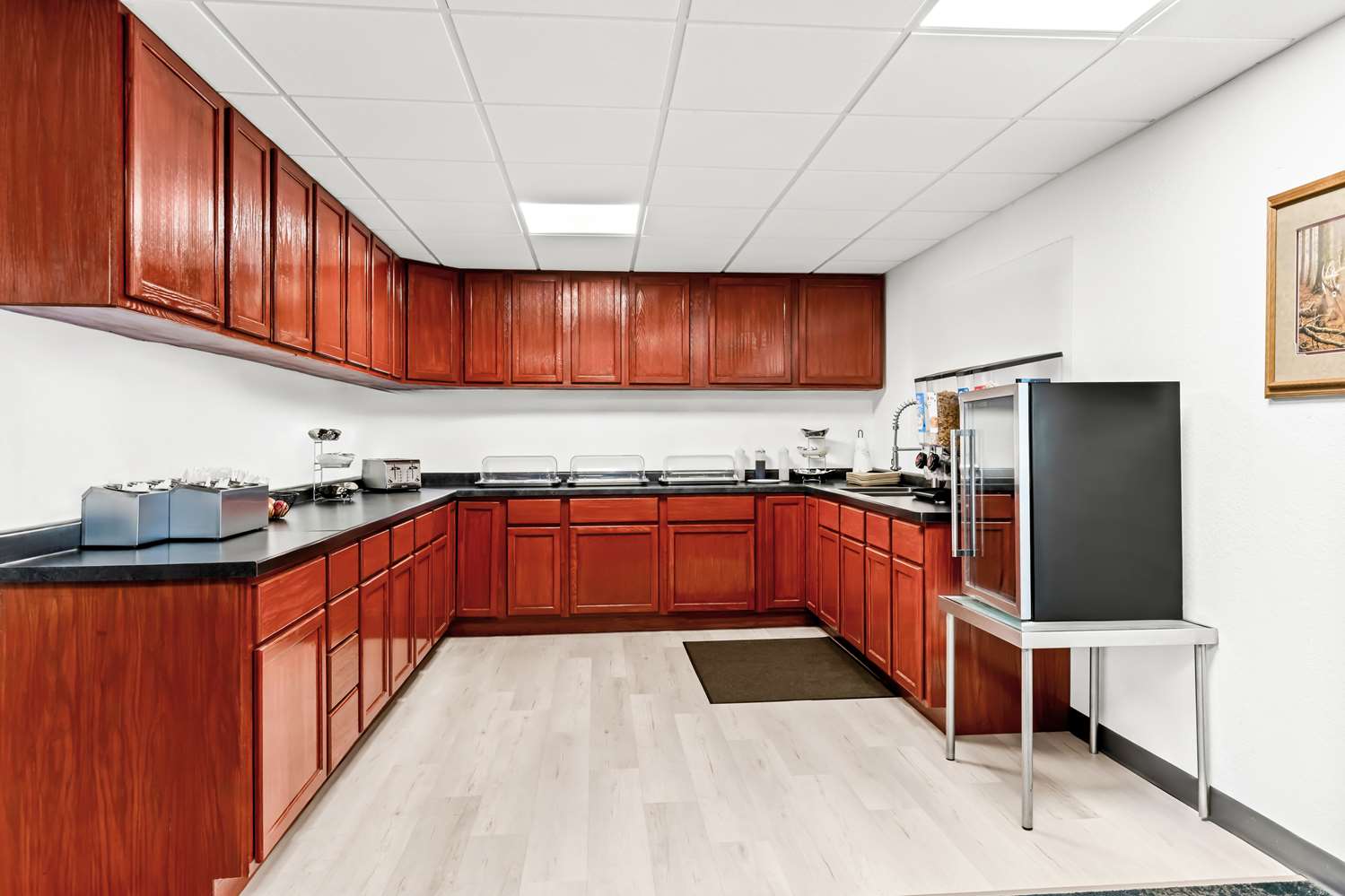 Americas Best Value Inn Tahquamenon Country 8/30