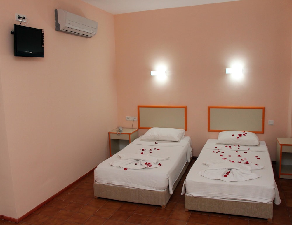 Idyros Hotel 15/50