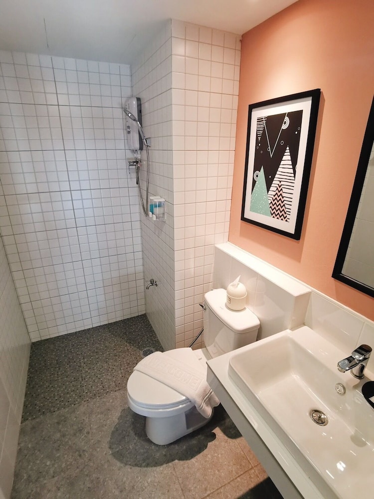 Rico Hotel Ratchadapisek 32 42/43