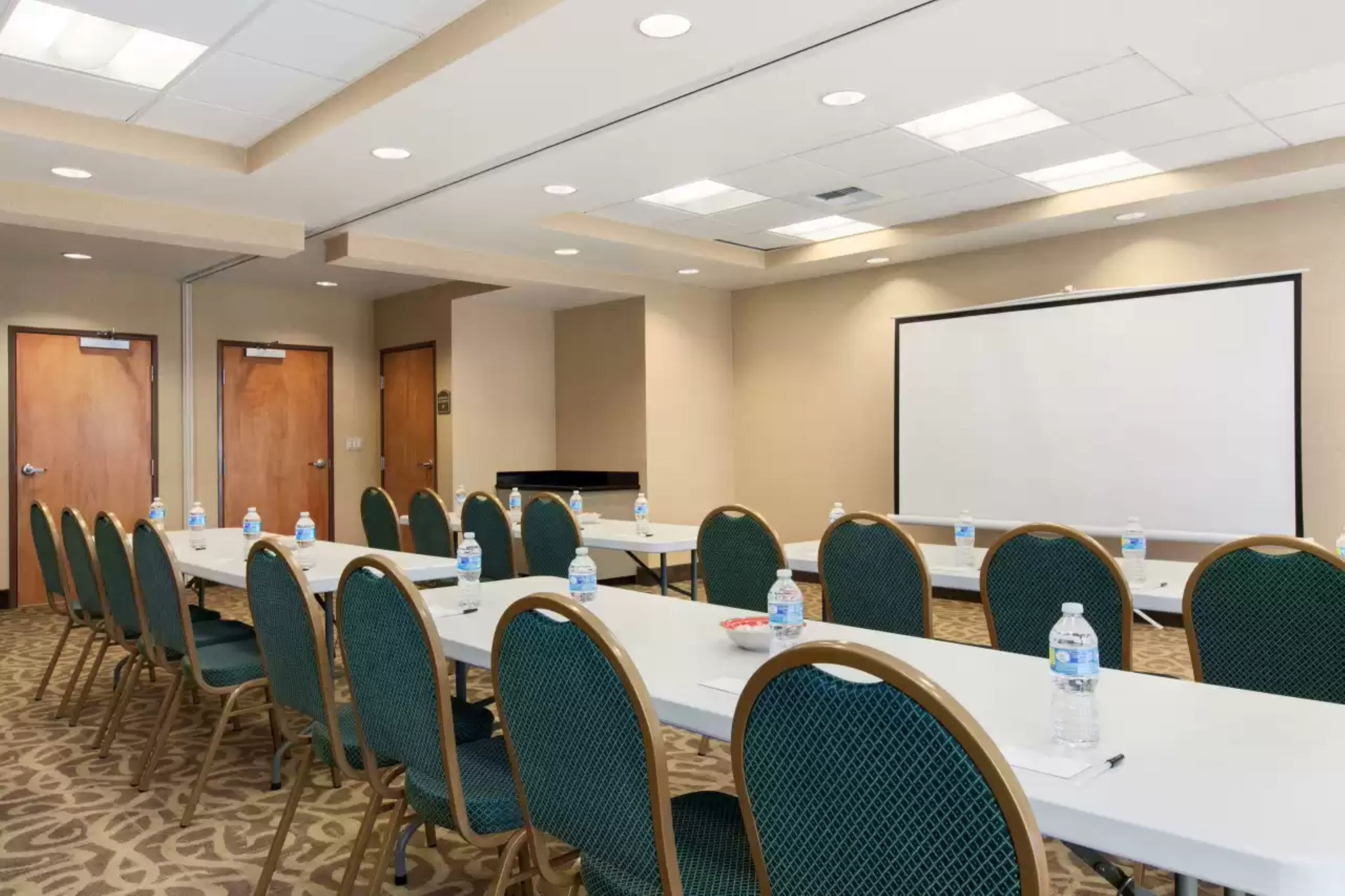 Country Inn & Suites By Radisson, Dixon, CA - UC Davis Area 23/24