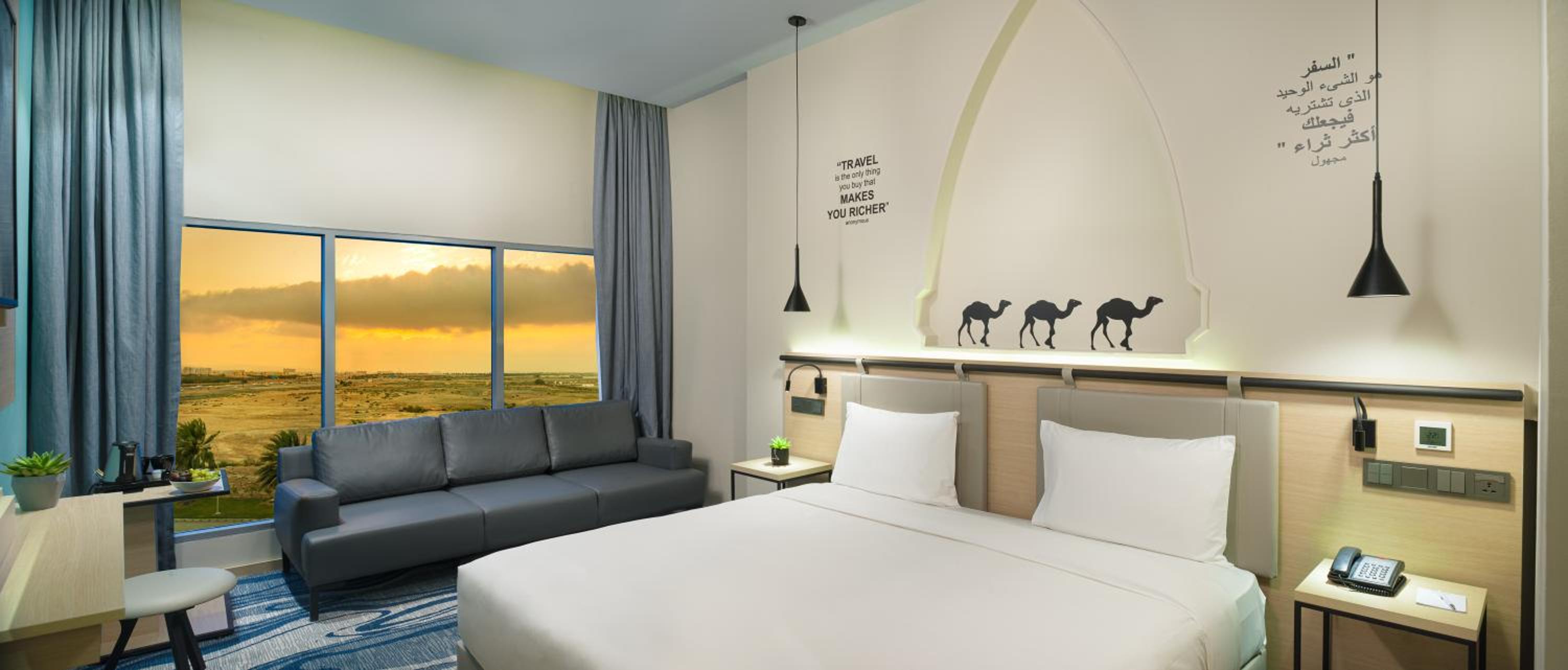 DELUXE, KING BED