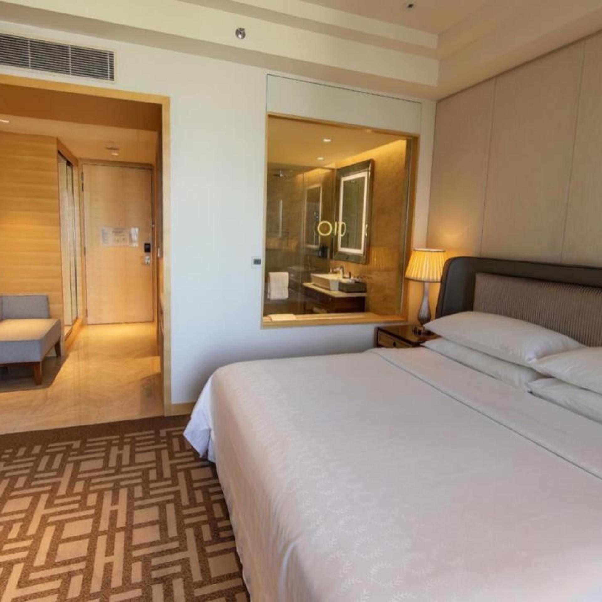 Guest Room, Deluxe, King Bed, City View, Sheraton Petaling Jaya Hotel 4/6