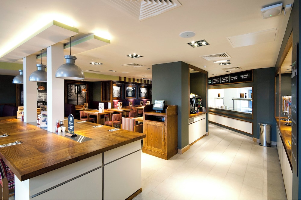 Premier Inn Edinburgh City Centre (Princess Street) 7/45