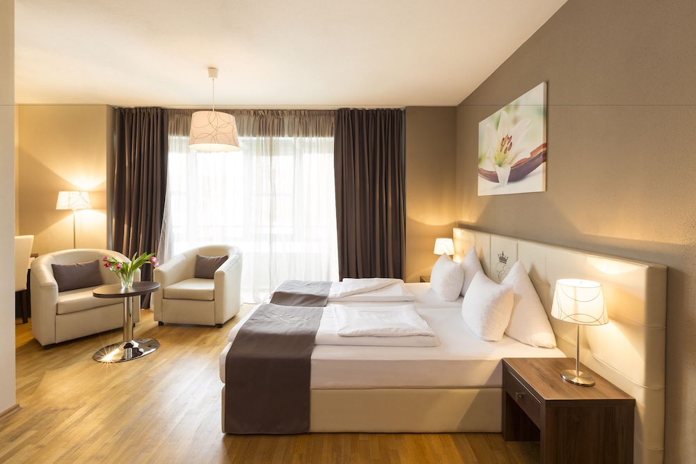COURTYARD, STANDARD, DOUBLE BED, BALCONY OR TERRACE