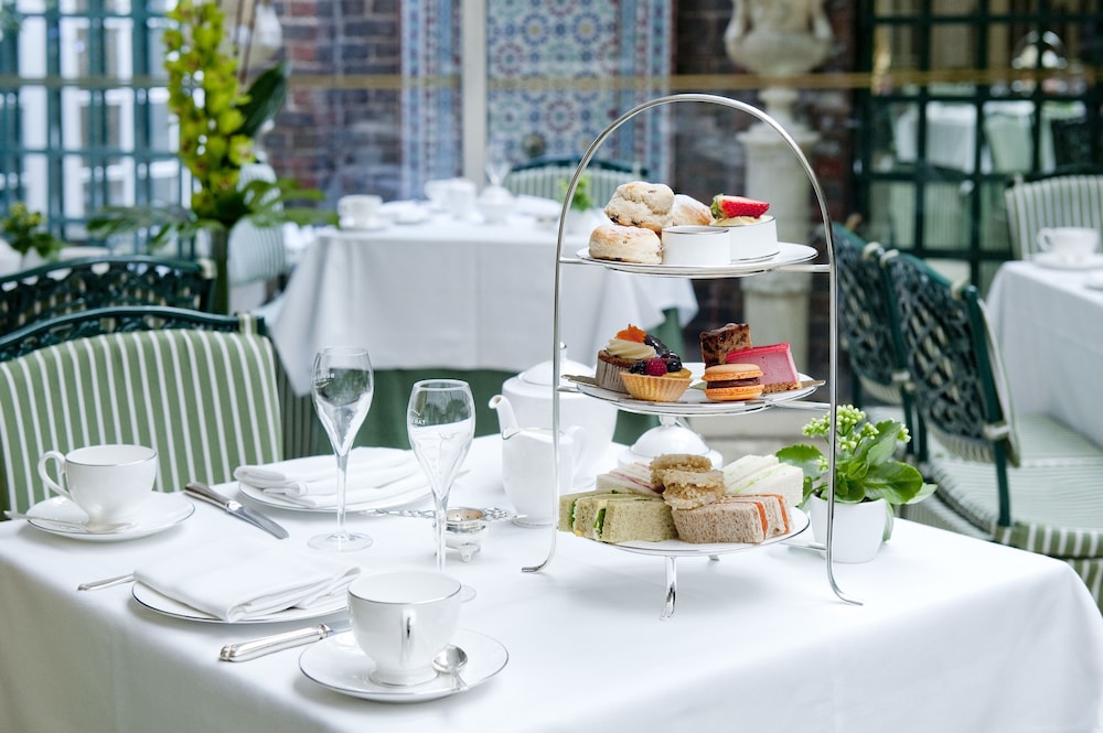 The Chesterfield Mayfair 72/84