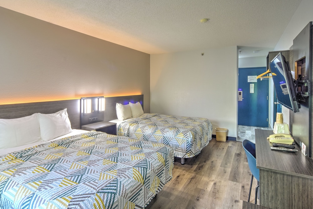 Motel6 Libertyville, IL 8/50