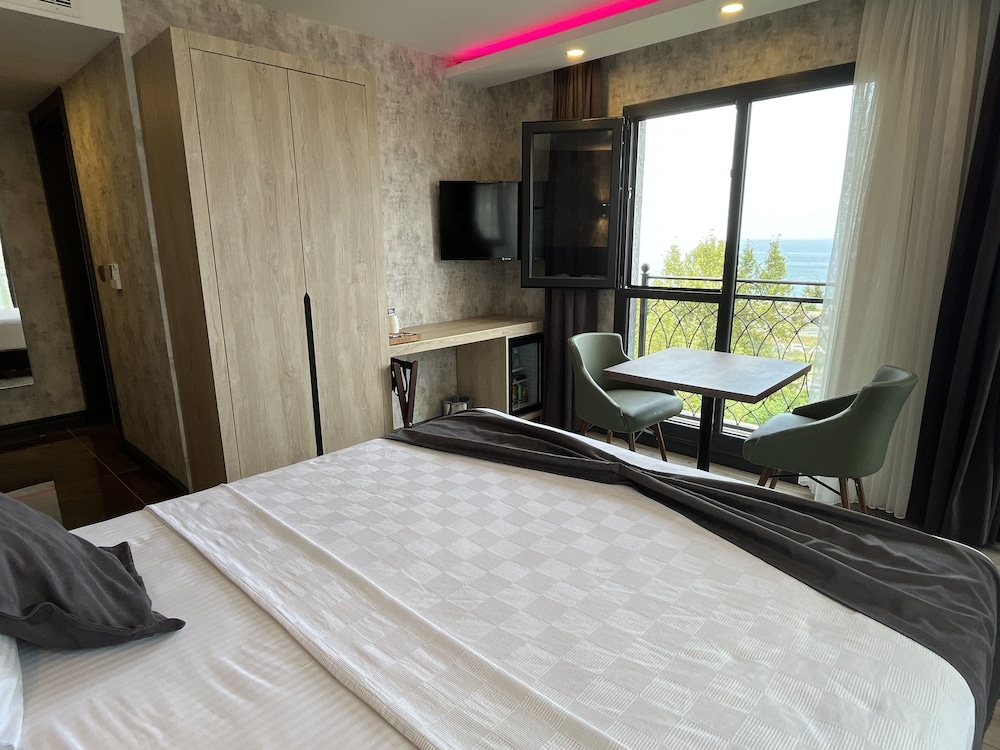 Avni Bey Otel 24/43