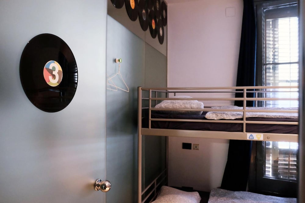 Alternative Creative Youth Hostel Barcelona 24/50