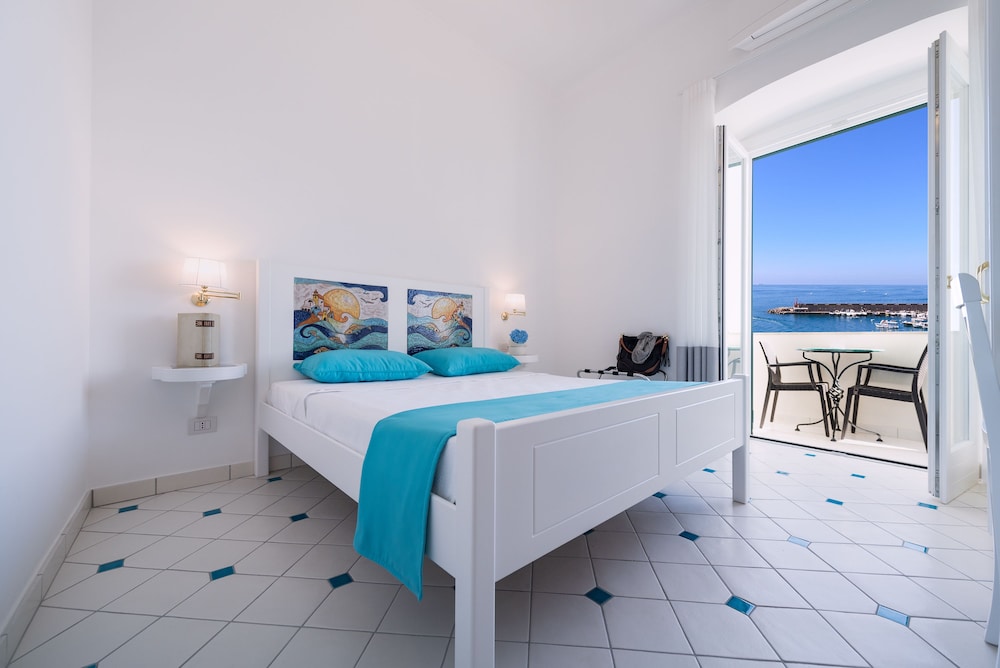 SUPERIOR, DOUBLE BED, SEA VIEW