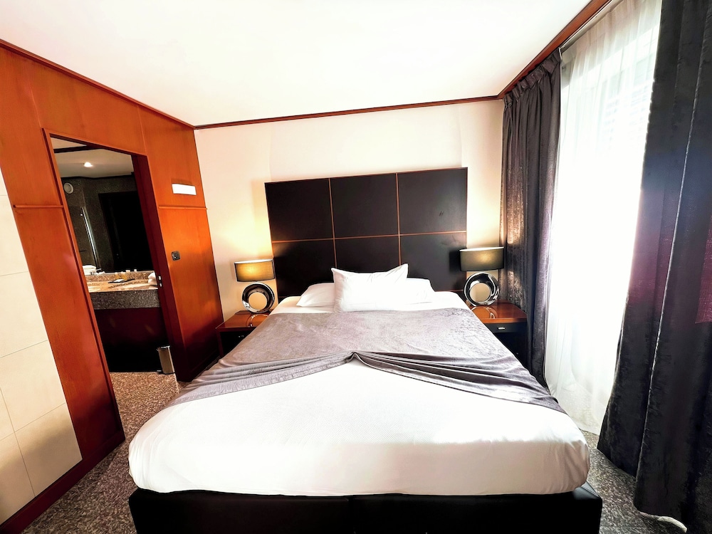 Hotel Goldstar Resort And Suites 12/50