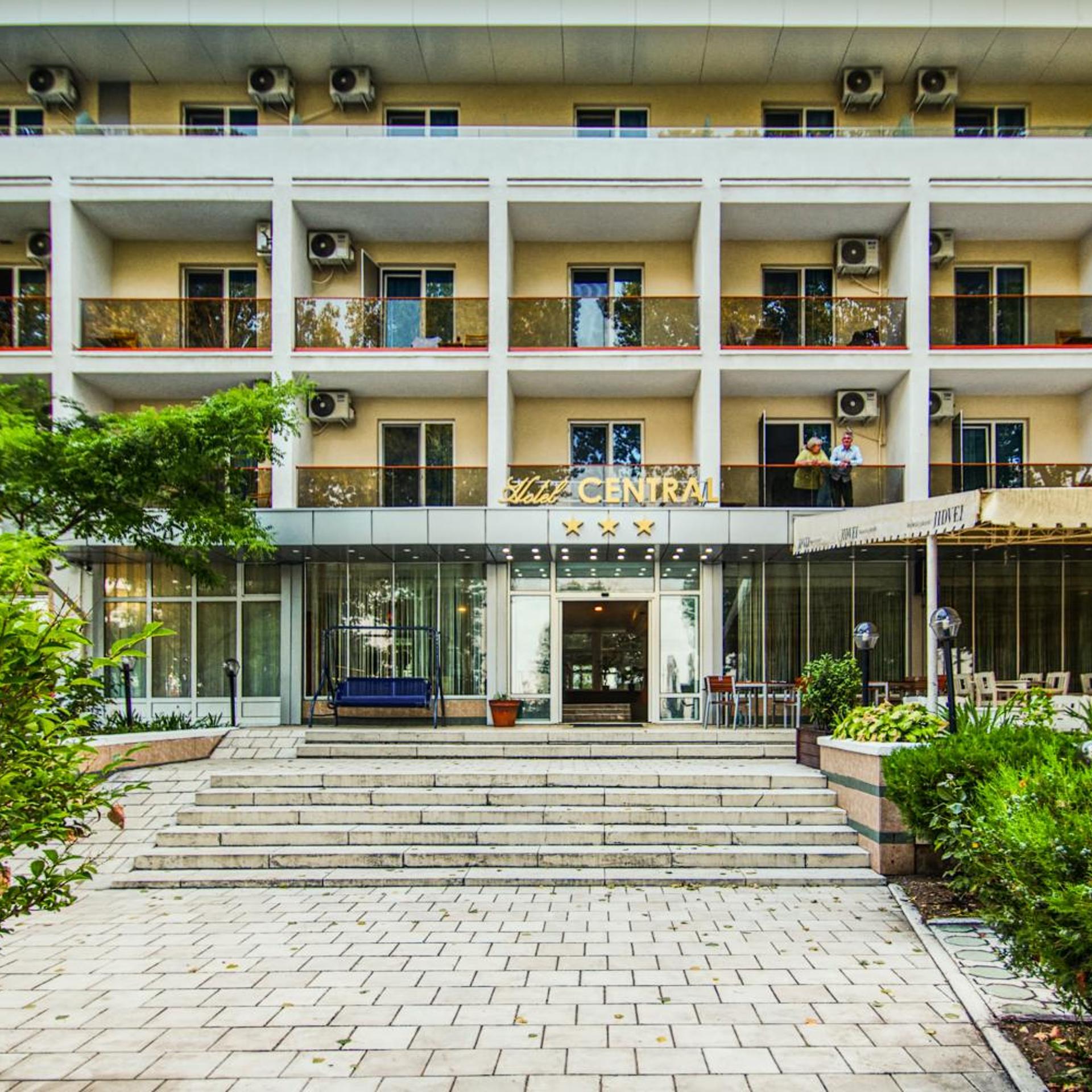 Central Mamaia 4/58
