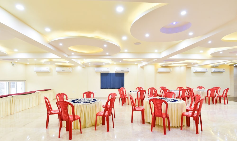 Treebo King's Court Bhubaneshwar 24/30
