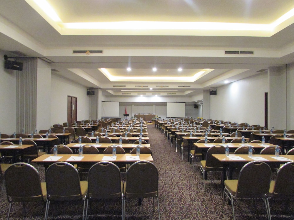 Grand Cikarang Hotel 46/50