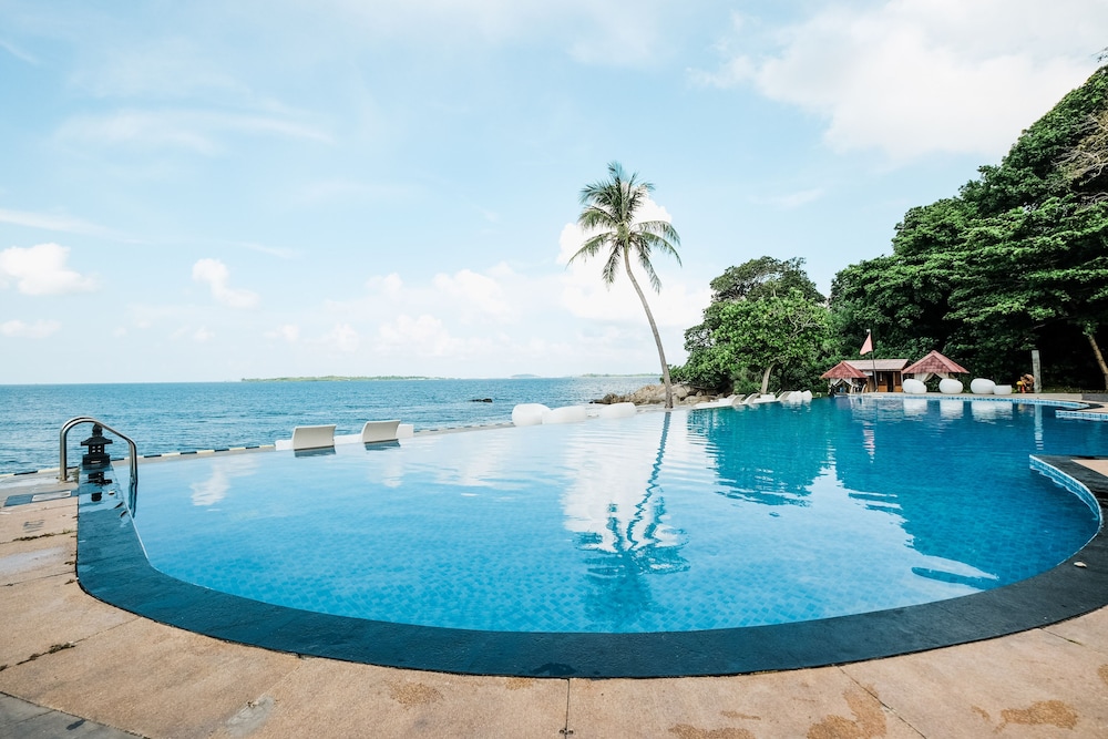 Bintan Pearl Beach Resort 40/43