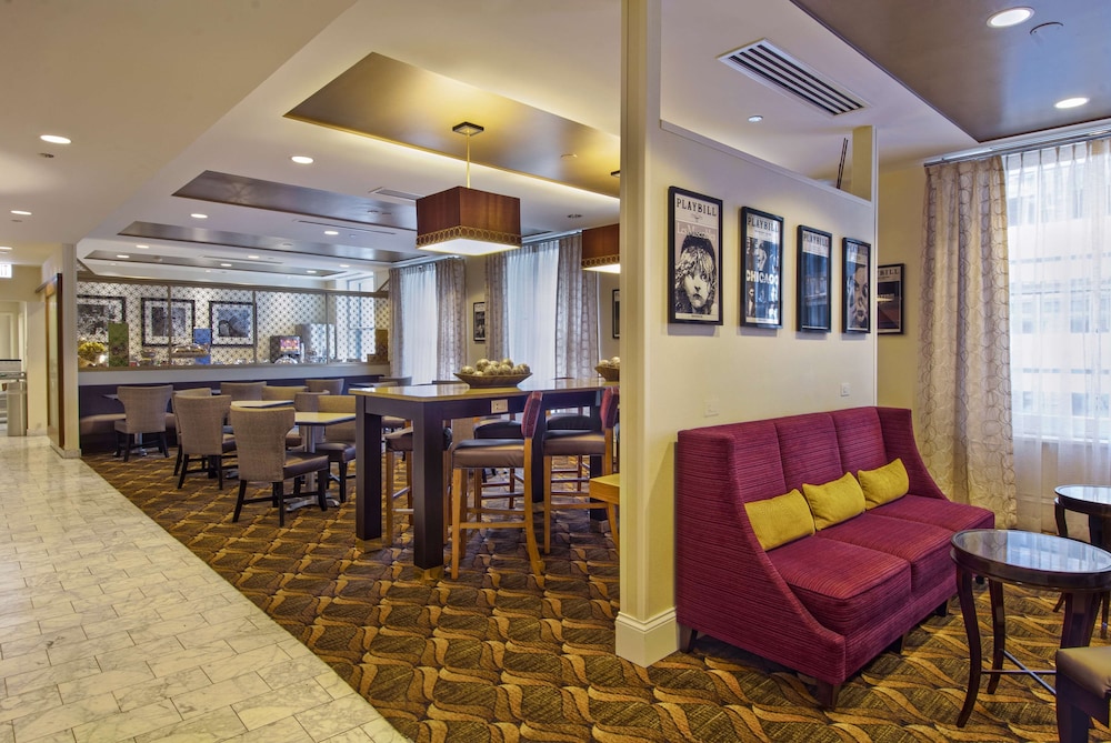 Hampton Inn Majestic Chicago Theatre District 42/52