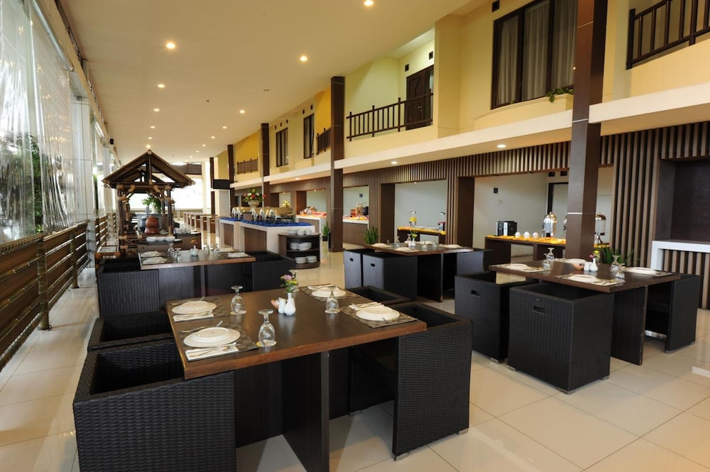 Palace Hotel Cipanas 20/39