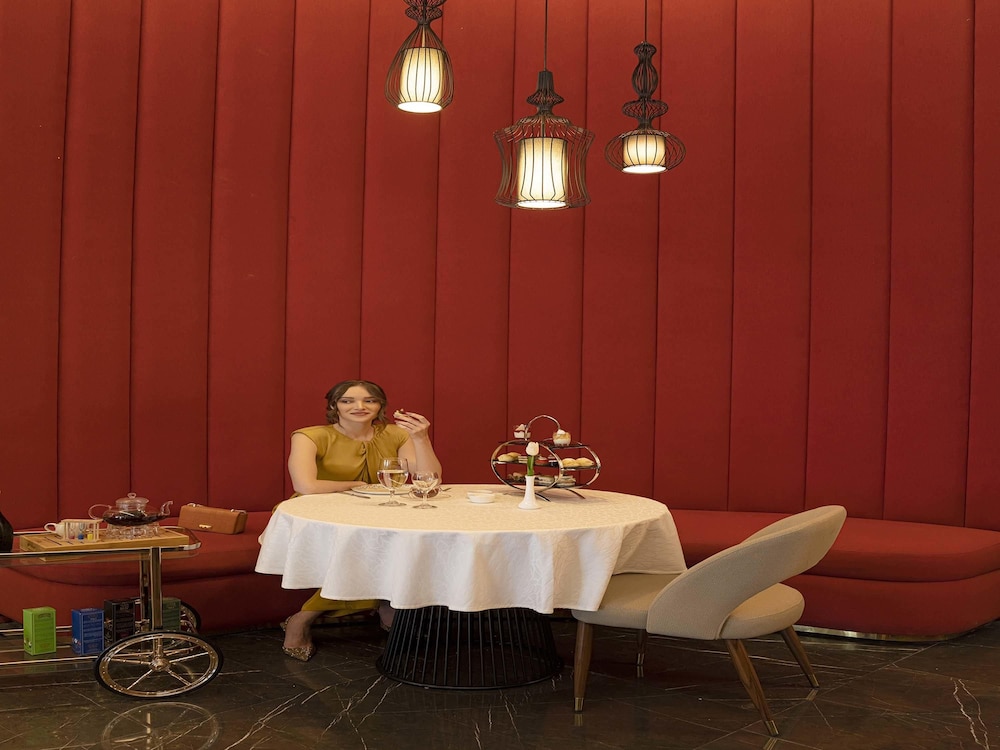 Pullman Hotel Sharjah 59/63