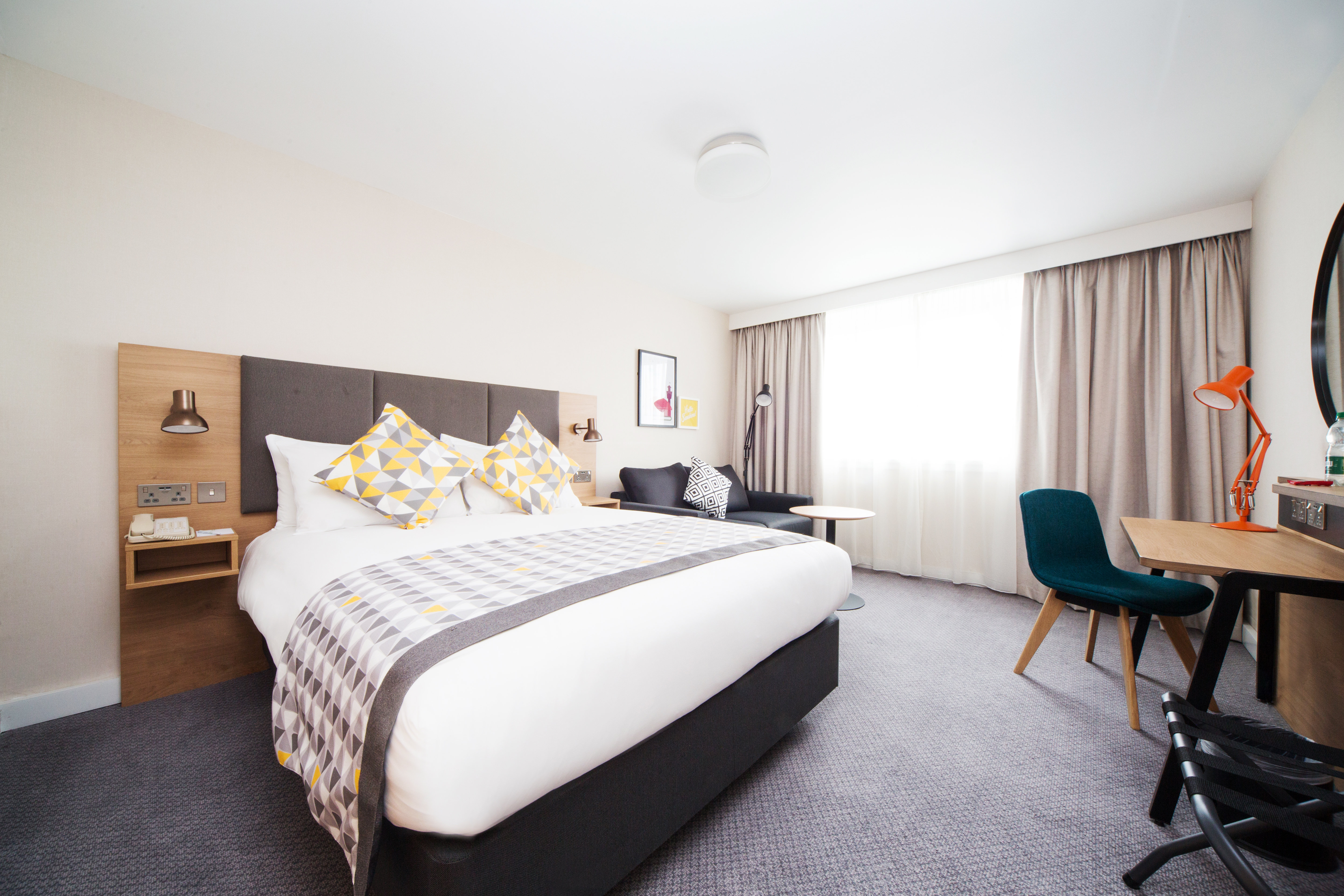 Holiday Inn Gatwick Airport 25/75
