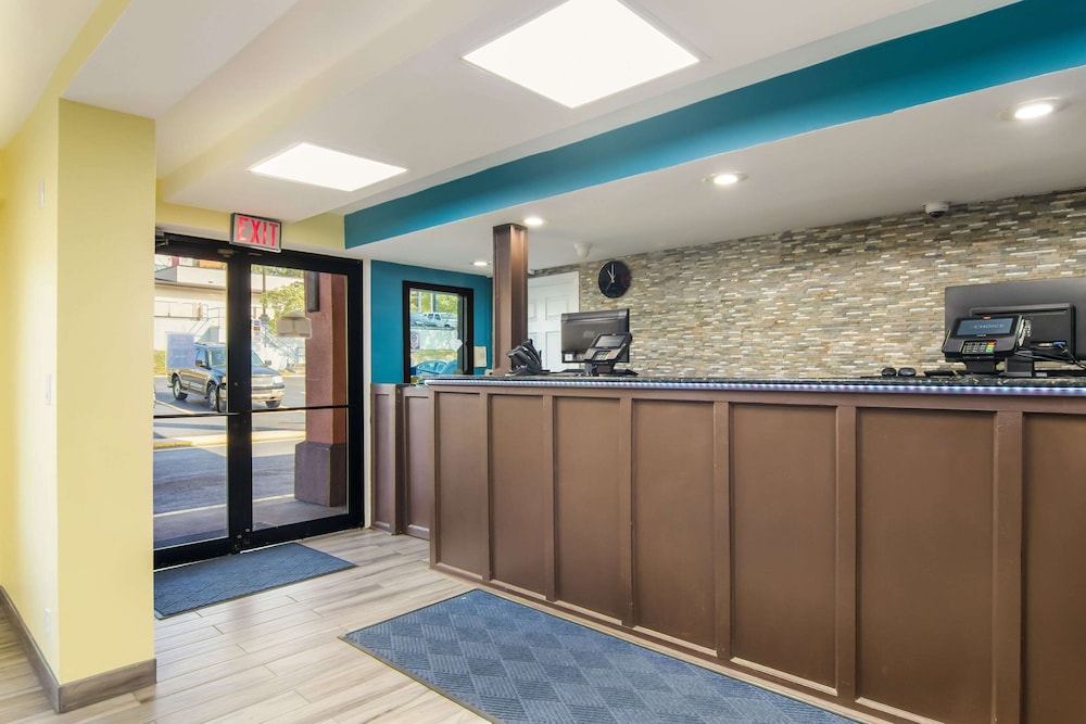 Rodeway Inn and Suites Monroeville Pittsburgh 14/42