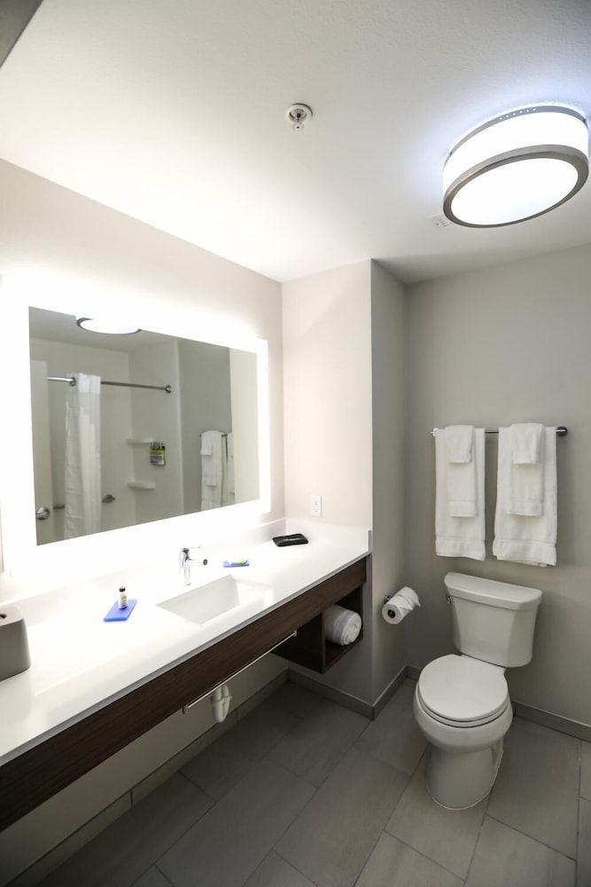 Holiday Inn Express Hillsboro I-35 29/69