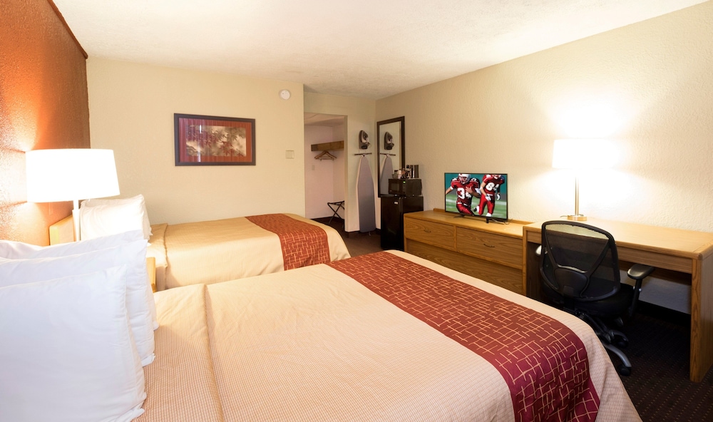 Days Inn by Wyndham Williamsport 17/35