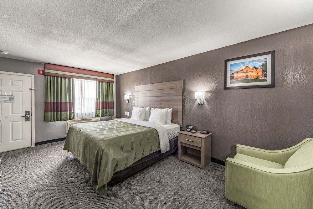 Quality Inn I-10 East near Frost Bank Center 21/42