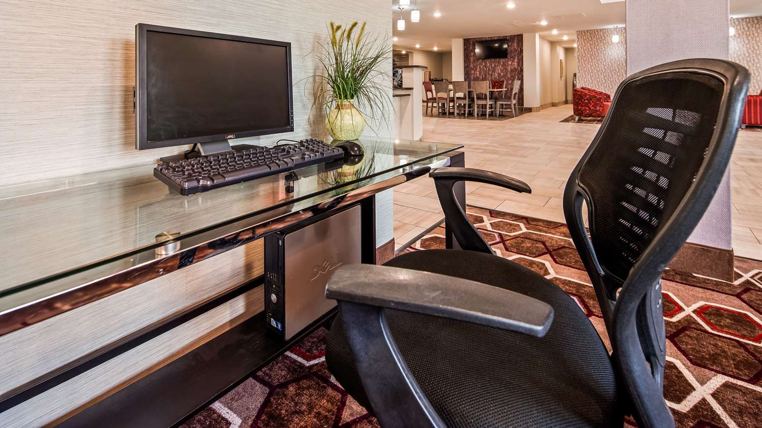 Orangewood Inn & Suites Kansas City Airport 32/37