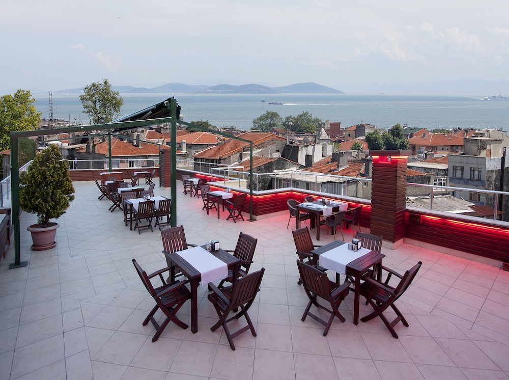 Nanda Hotel 53/63