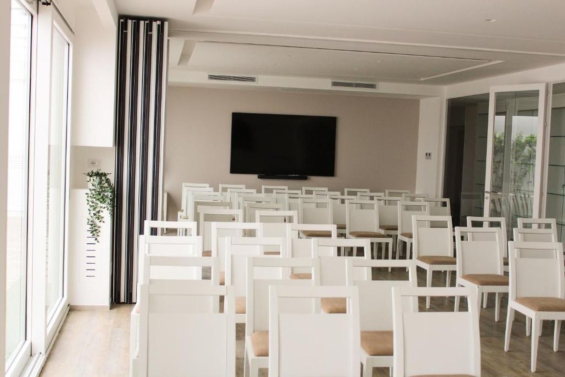 Bianco Riccio Suite Hotel 70/79