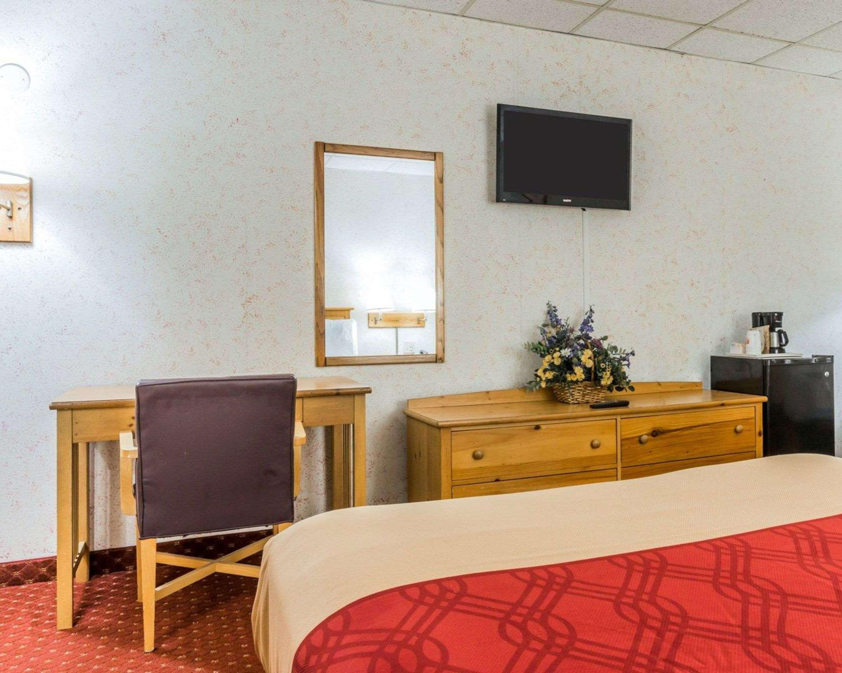 Econo Lodge Near Stewart Inter 15/16