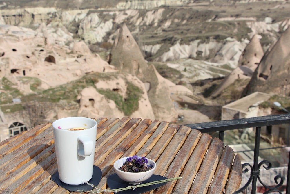 Alice in Cappadocia 33/46