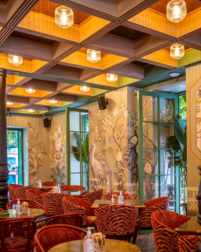 Snob Athens 5/38