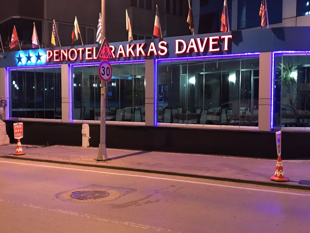 Pen Hotel 2/44