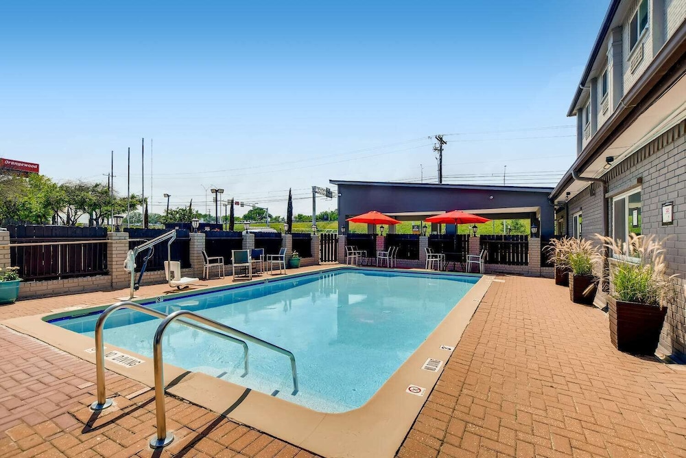 Orangewood Inn Suites Midtown 55/58