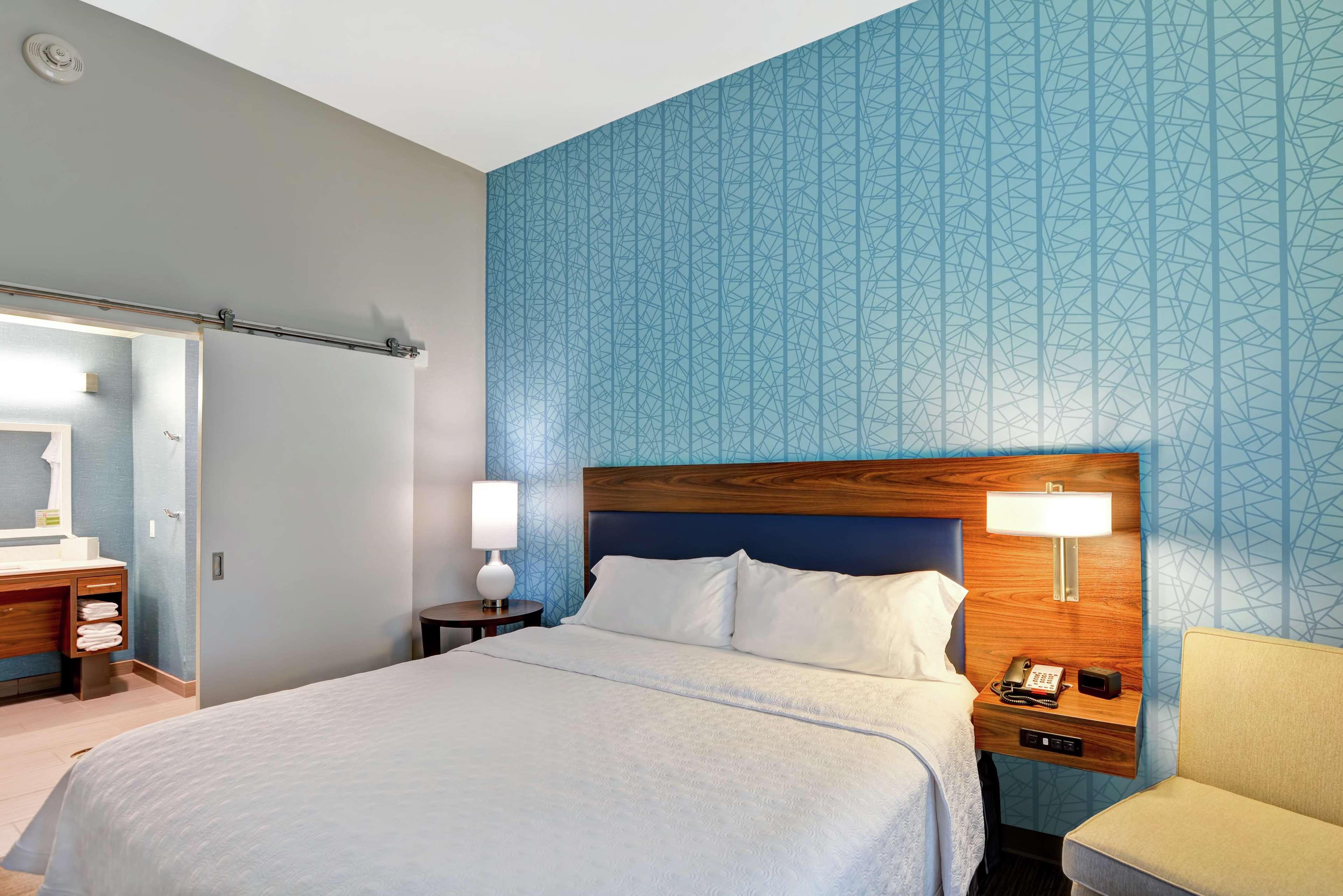 1 BEDROOM, SUITE, KING BED