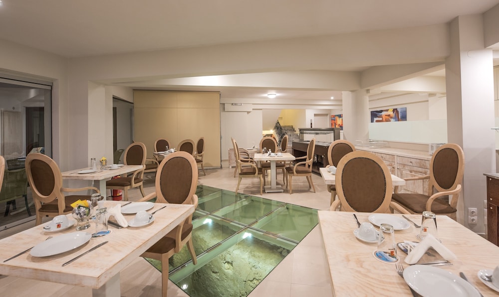 Artemis Hotel Apartments 38/50