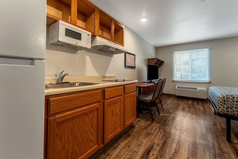WoodSpring Suites Macon North I-75 15/16