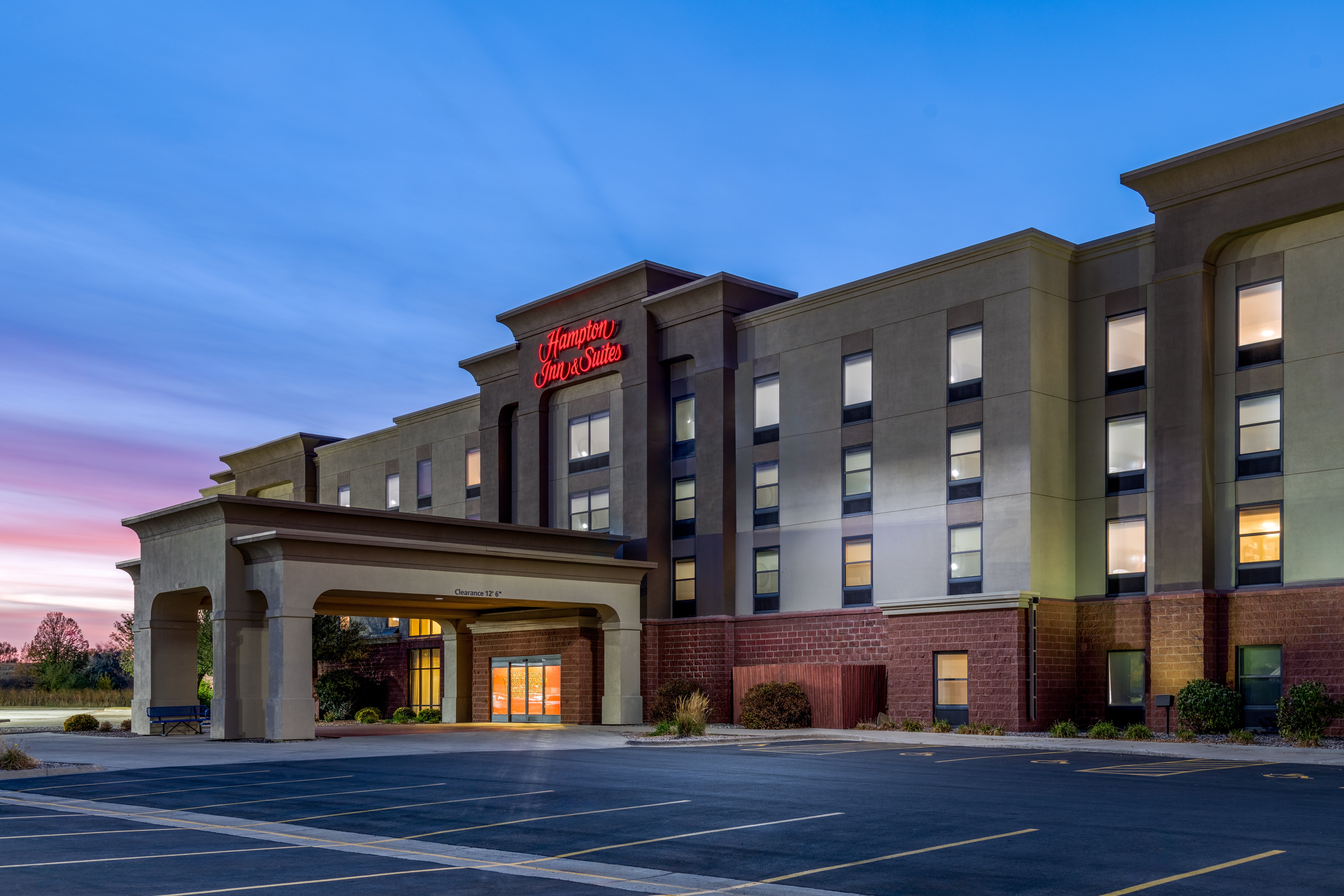 Hampton Inn Suites Brookings 36/37