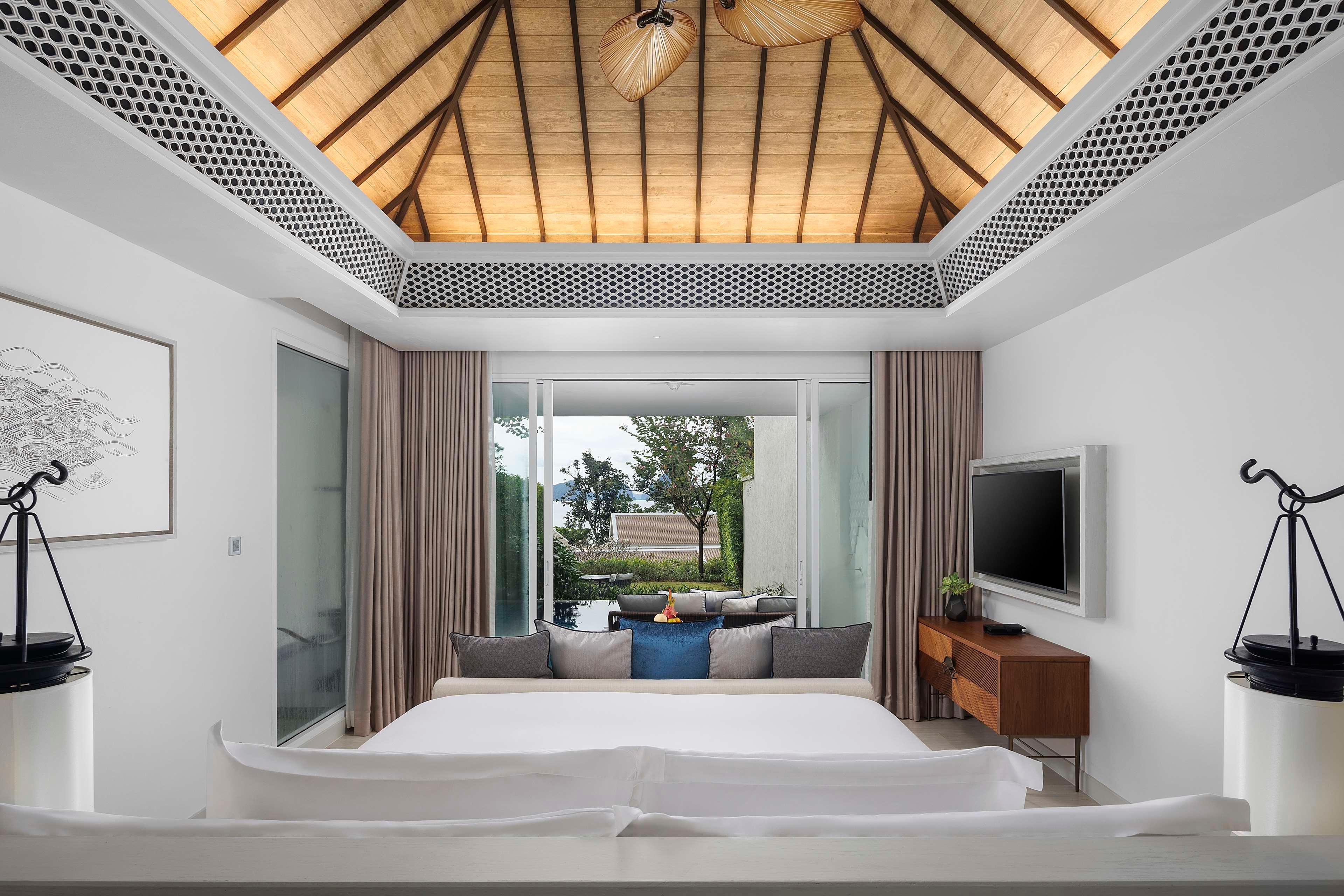 DELUXE GARDEN POOL SUITE