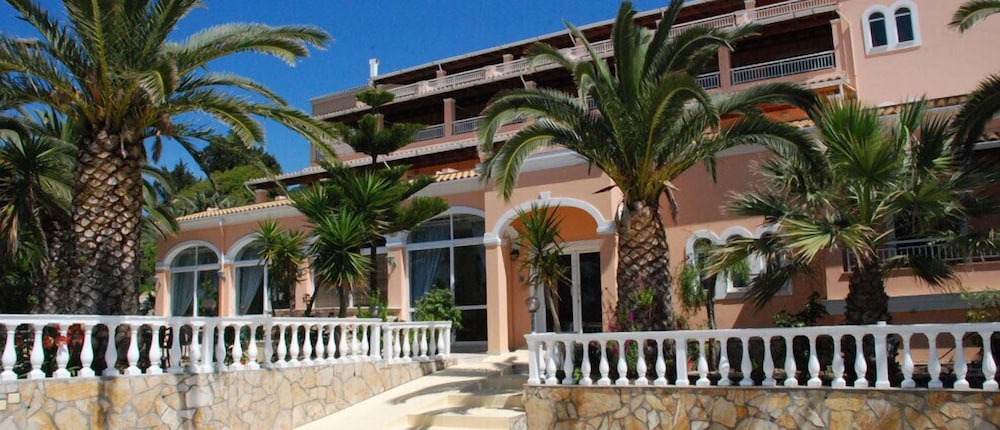 Paramonas Hotel 7/50