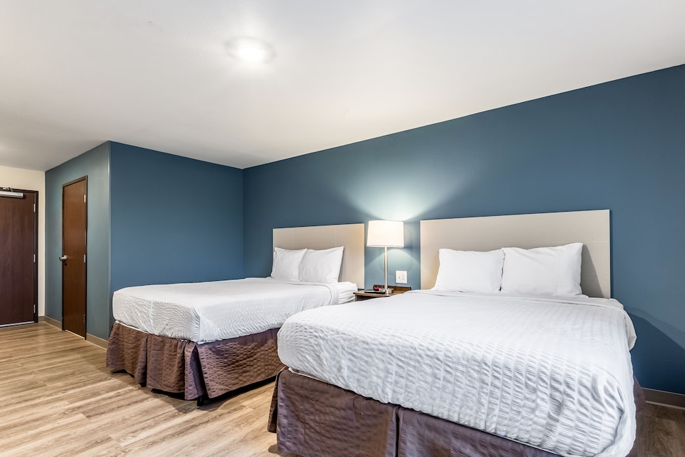 WoodSpring Suites Colton 12/40