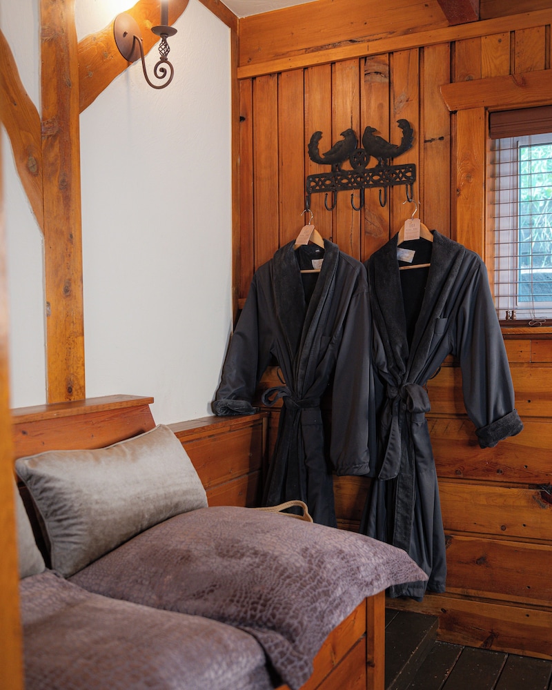 Highland Haven Creekside Inn 8/50